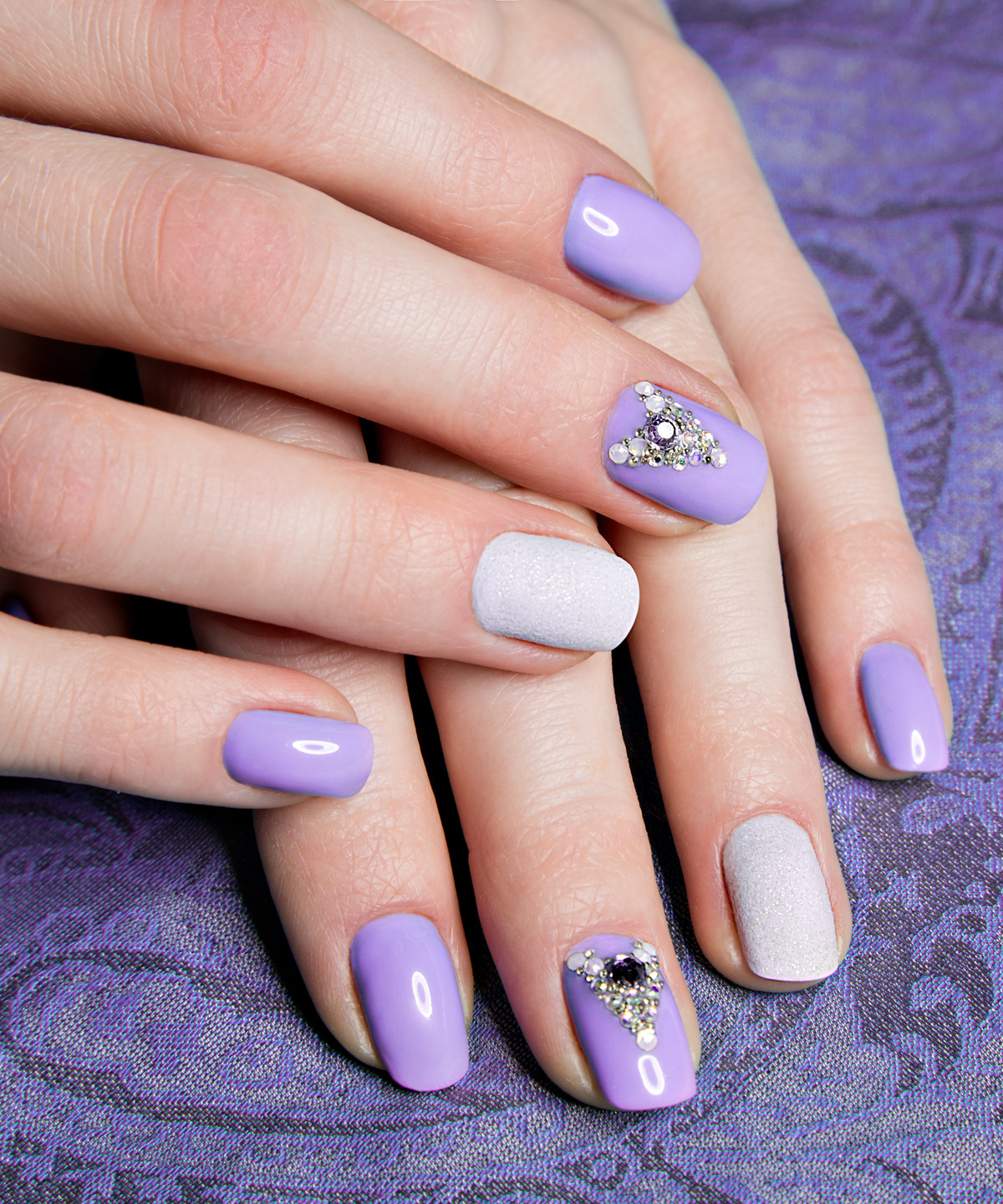 You are currently viewing Nail Repair Secrets: Transform Your Tips at Savvi Salon & Spa!