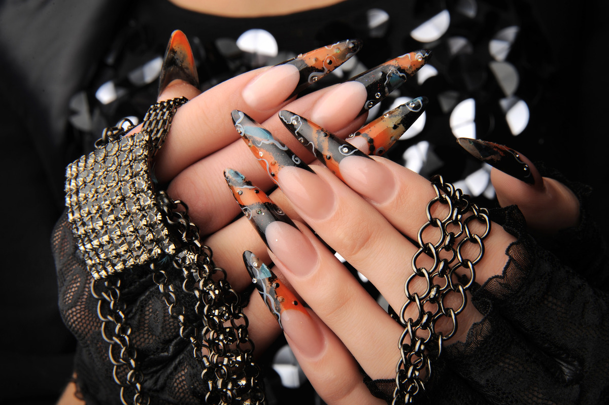 Read more about the article Spooktacular Nail Designs: Best Halloween Manicures at Savvi Salon